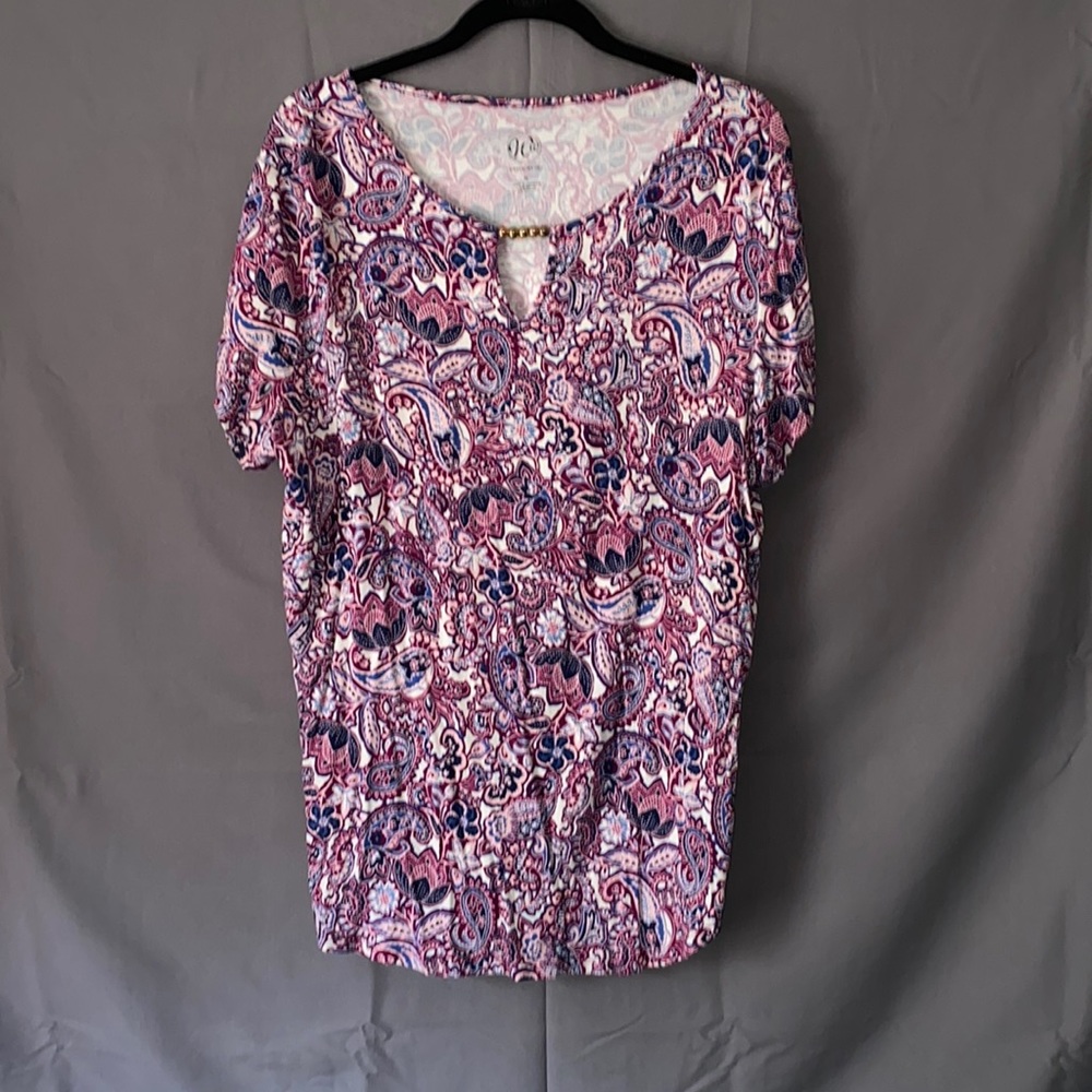 Paisley keyhole beaded tee